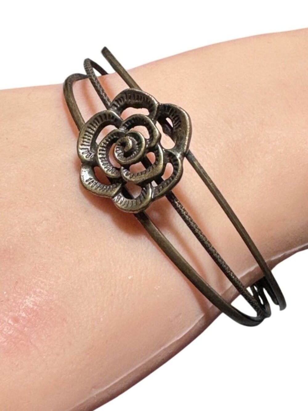 Cuff Bracelet Rose Flower Center Brass Tone Lightweight Womens Jewelry NWOT